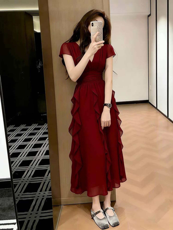 Vörös chiffon női ruha V-nyakkal, ujjatlan, A-vonalú, midi hossz, magas derekú, elegáns nyári ruha