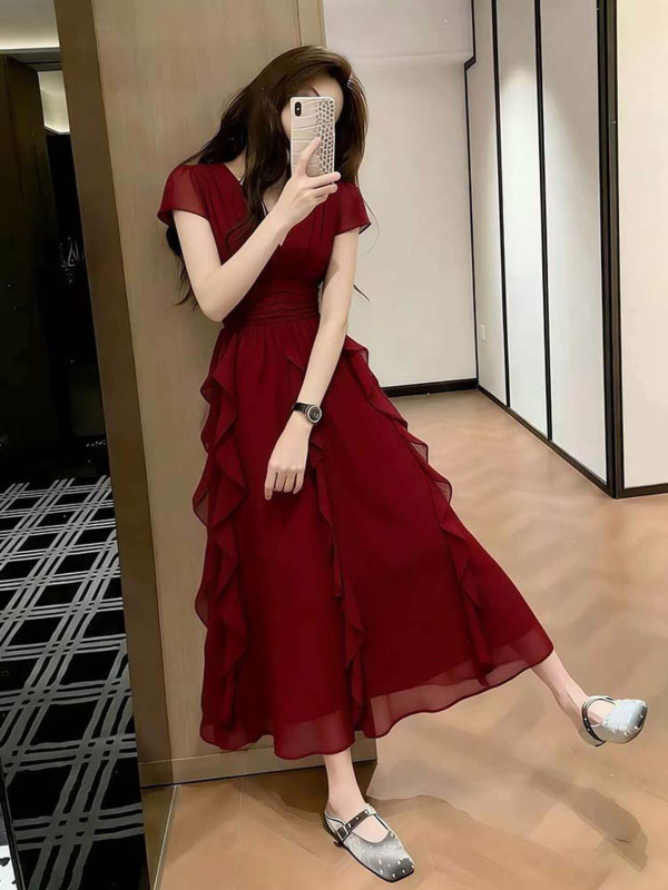 Vörös chiffon női ruha V-nyakkal, ujjatlan, A-vonalú, midi hossz, magas derekú, elegáns nyári ruha
