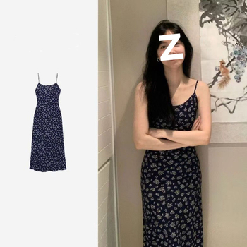 Μπλε φόρεμα με floral σχέδιο, ανοιχτή πλάτη και λεπτές τιράντες τύπου σπαγγέτι, κομψό μακρύ φόρεμα διακοπών