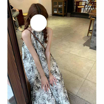Niche mintás nyakpántos ujjatlan női ruha – nyári casual, laza szabás, elegáns hosszú ruha