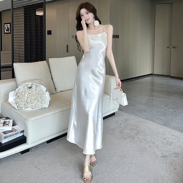 Seksi i elegantna satenska haljina za žene, s trakama preko ramena, kroj sirena, midi duljina, bez rukava, visok pas, ljeto 2025