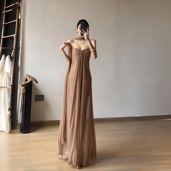 Elegantna haljina u francuskom stilu s mrežastim preklopom i detaljima vrpce, bez rukava, bustier, A-linija, za blago punije figure, ljeto 2026