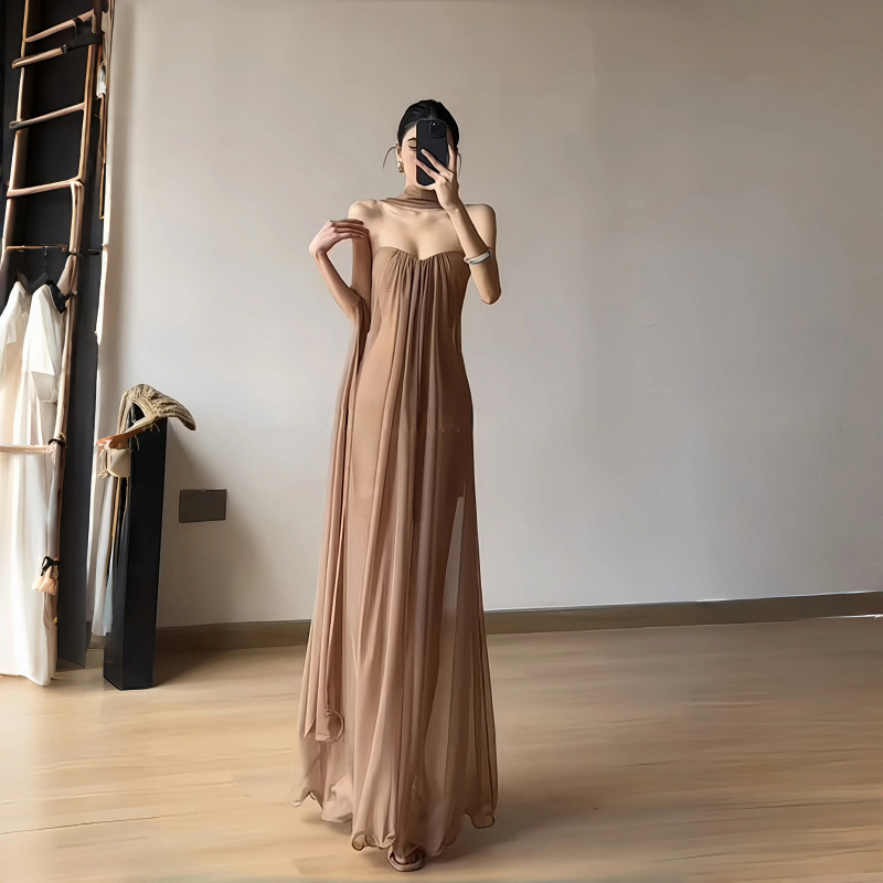 Elegantna haljina u francuskom stilu s mrežastim preklopom i detaljima vrpce, bez rukava, bustier, A-linija, za blago punije figure, ljeto 2026