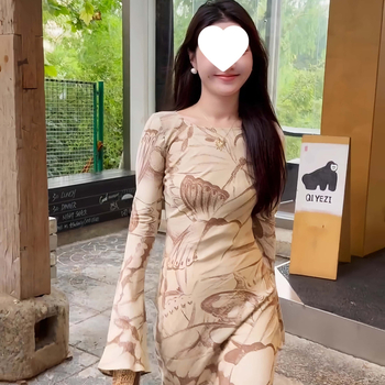 Késő őszi francia stílusú, magas minőségű retró elegáns hosszú ruha körkörös nyakkal és karcsúsított derékon