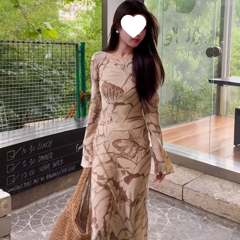 Késő őszi francia stílusú, magas minőségű retró elegáns hosszú ruha körkörös nyakkal és karcsúsított derékon