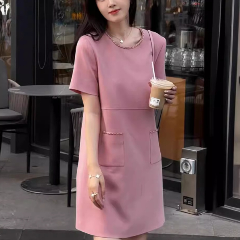 Čajna pauza u francuskom stilu, 2025 nova kolekcija, visoka elegancija, Hepburn inspiriran stil, Chanel-inspirirana kratka haljina za žene, ljeto