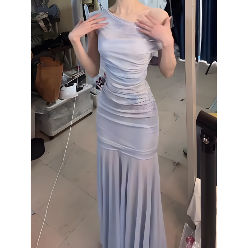 Lila virágmintás maxi ruha, derekat szorító pántokkal, elegáns nyári ruhadarab