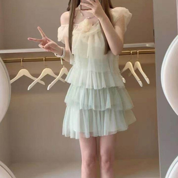 Ženska haljina u vintage stilu, ljetni model, halter-neck, slojevita suknja poput torte, pleteni materijal