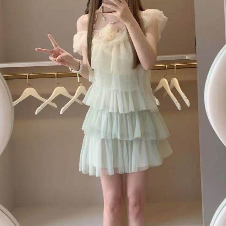 Ženska haljina u vintage stilu, ljetni model, halter-neck, slojevita suknja poput torte, pleteni materijal