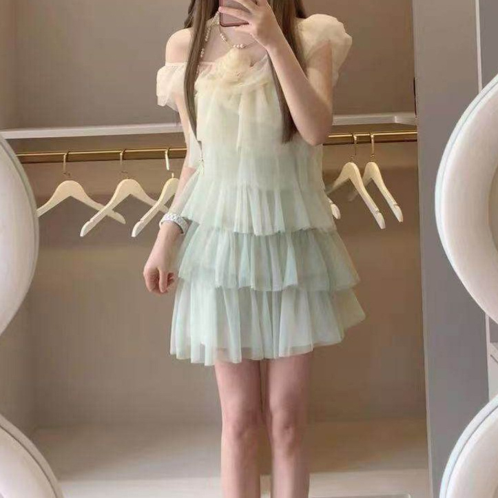 Ženska haljina u vintage stilu, ljetni model, halter-neck, slojevita suknja poput torte, pleteni materijal
