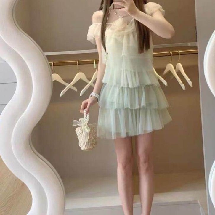 Ženska haljina u vintage stilu, ljetni model, halter-neck, slojevita suknja poput torte, pleteni materijal