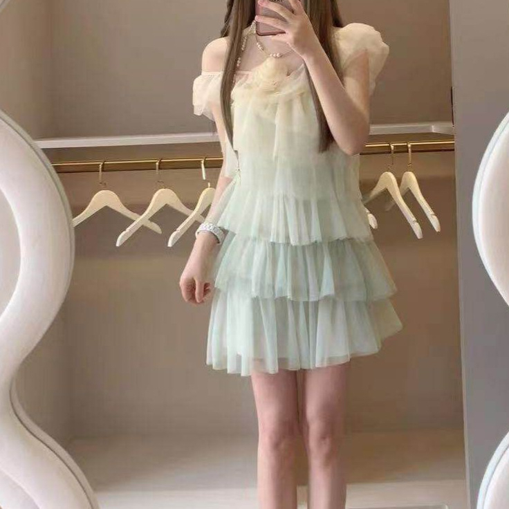 Ženska haljina u vintage stilu, ljetni model, halter-neck, slojevita suknja poput torte, pleteni materijal