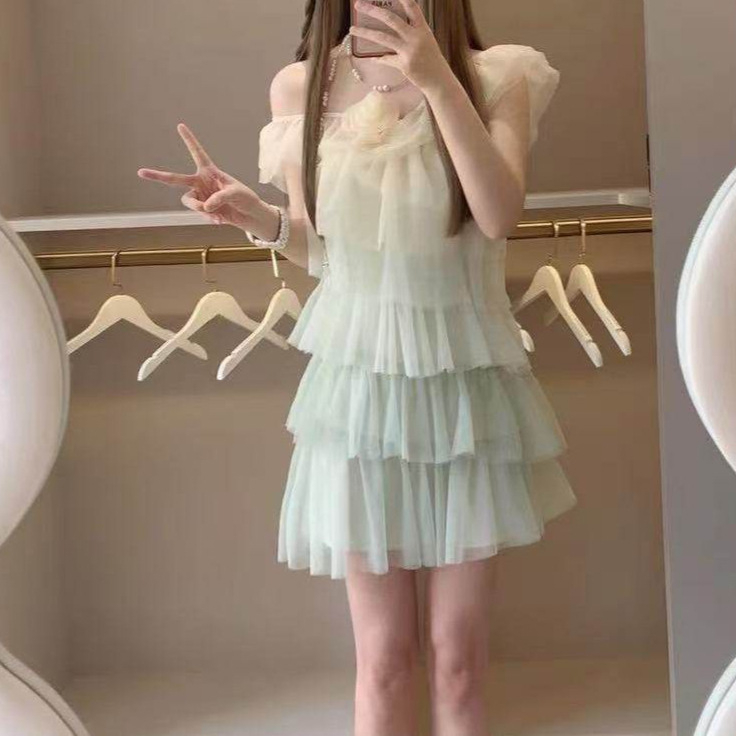 Ženska haljina u vintage stilu, ljetni model, halter-neck, slojevita suknja poput torte, pleteni materijal