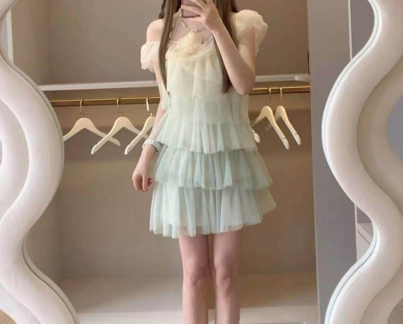 Ženska haljina u vintage stilu, ljetni model, halter-neck, slojevita suknja poput torte, pleteni materijal