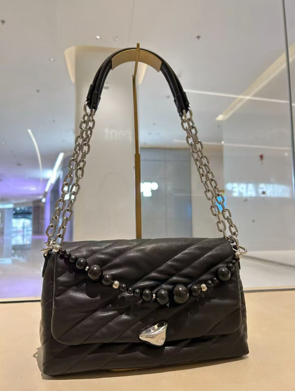 Li Na inspirációja: Új bőr láncos crossbody táska