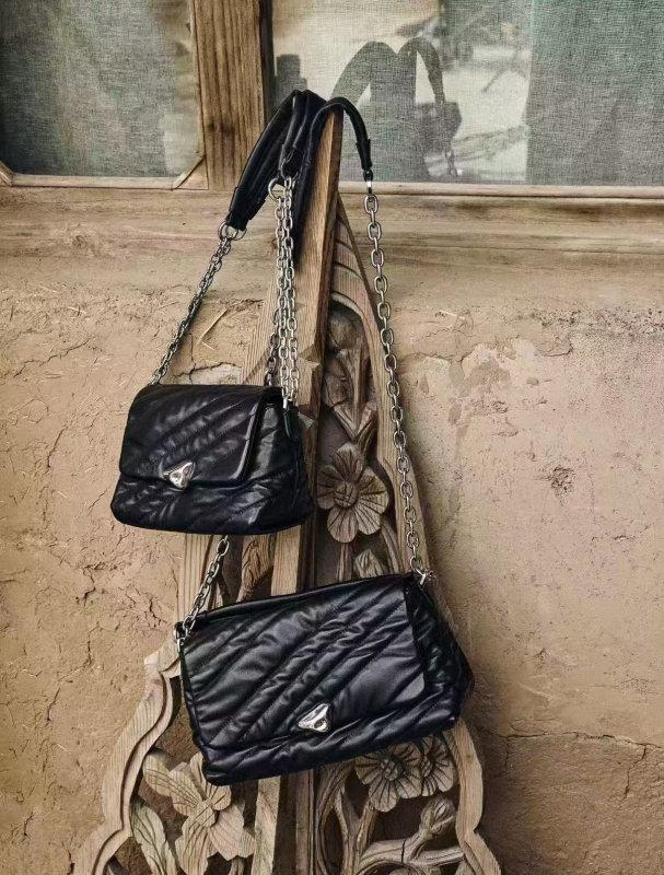 Li Na inspirációja: Új bőr láncos crossbody táska