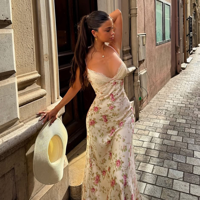 Francia utcai resort-stílus, szexi V-nyak, csipke satin panel, vállpántos ruha virágos mintával, A-vonalú maxi