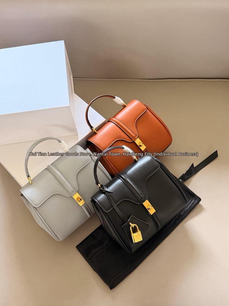 Geantă din piele naturală Arc de Triomphe Mini – geantă mică pentru umăr și crossbody, finisaj satin
