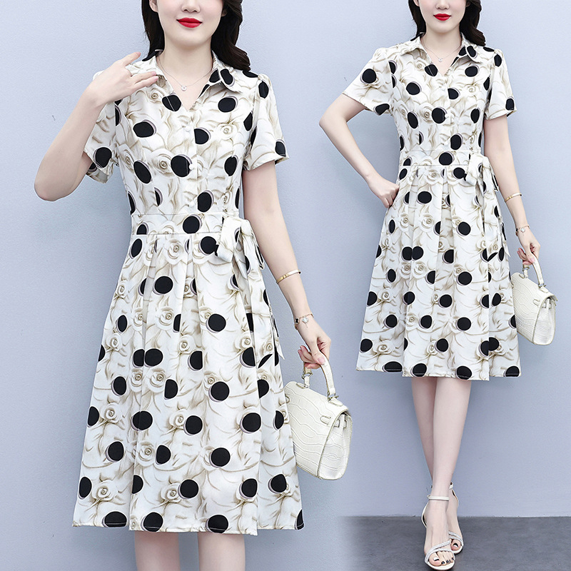 Női nyári rövid ujjú ruha, karcsúsított derék, karcsú sziluett, pöttyös mintázat, A-vonalú midi hossz