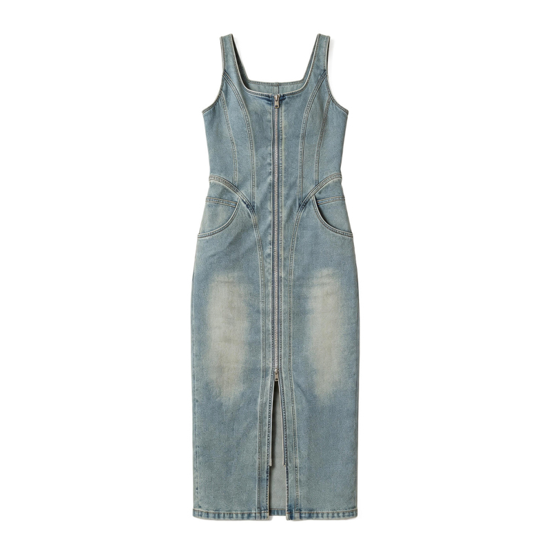 Denim midi ruha derékban karcsúsított szabással, ujjatlan, kerek nyakú, elöl hasítékkal, világos mosott denim, nyári elegáns stílus