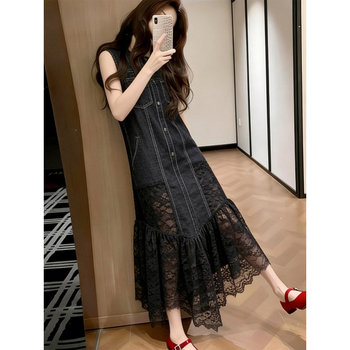 Denim midi ruha csipke panellel és patchworkkal, francia elegancia, egyrészes zárás