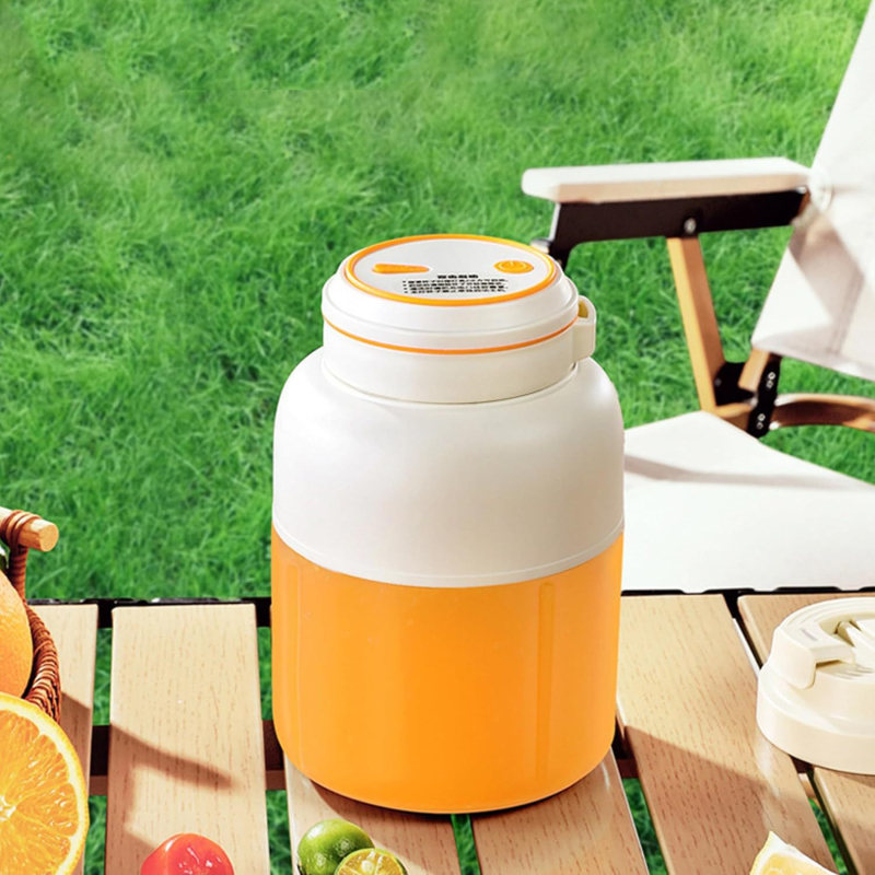 Recipient portabil de sucuri, reîncărcabil, cu capac dublu, pentru fructe și legume, capacitate 1,0–1,5 L.
