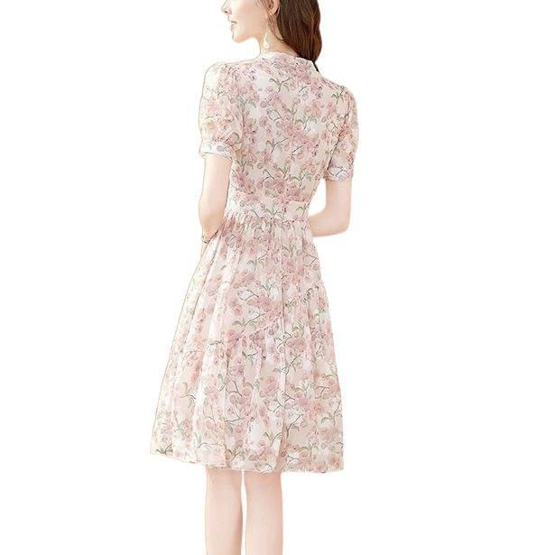 Elegáns női ruha kiemelt derékkal, midi hosszúságú virágmintás chiffon, kis méretű testalkathoz