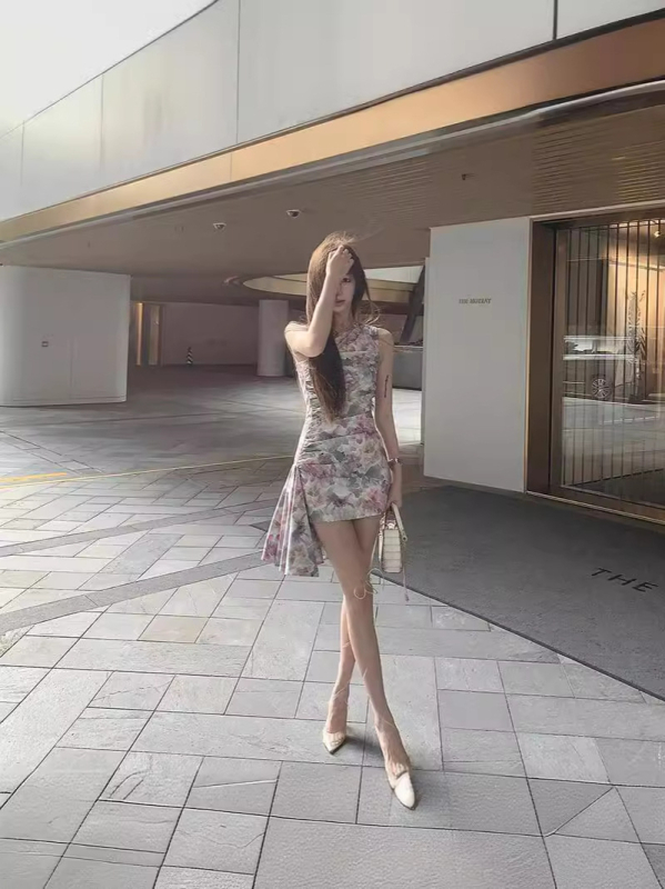Nyári virágos váll nélküli bodycon ruha egyenetlen szegéllyel