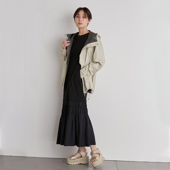 Japán niche tervezésű, lazán szabott rövid ujjú T-shirt ruha patchwork és fodros szegéllyel, mindennapi viselet