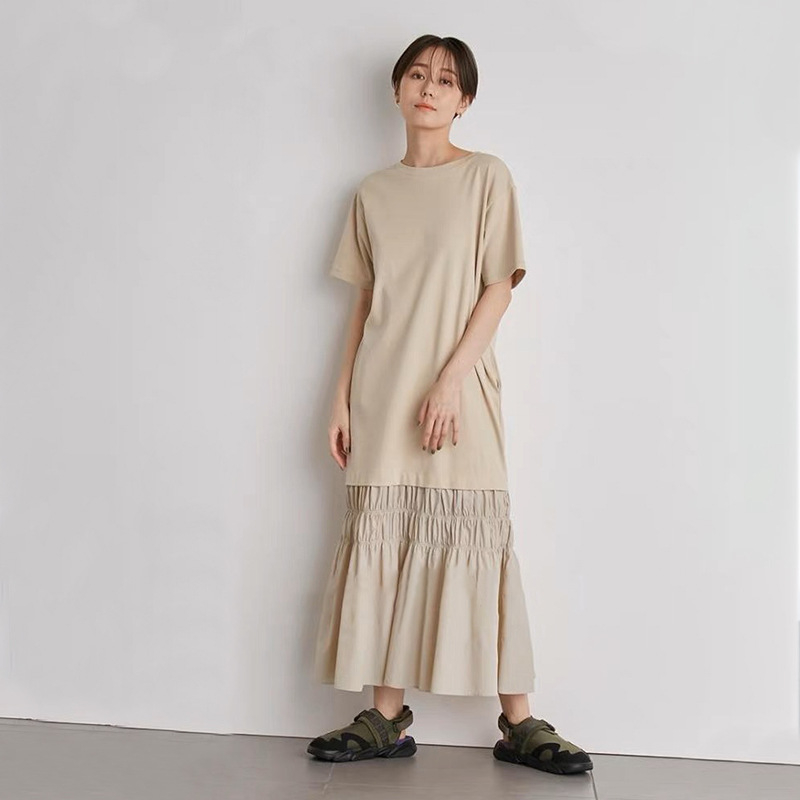 Japán niche tervezésű, lazán szabott rövid ujjú T-shirt ruha patchwork és fodros szegéllyel, mindennapi viselet