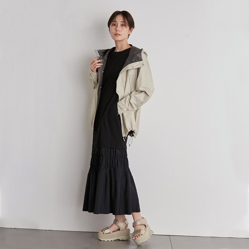 Japán niche tervezésű, lazán szabott rövid ujjú T-shirt ruha patchwork és fodros szegéllyel, mindennapi viselet