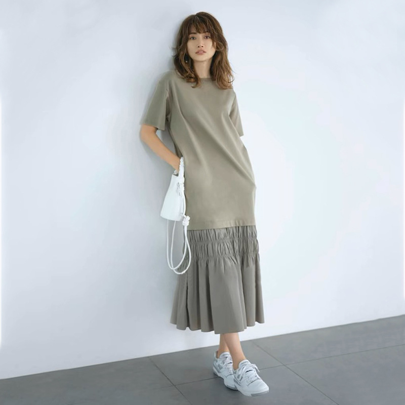 Japán niche tervezésű, lazán szabott rövid ujjú T-shirt ruha patchwork és fodros szegéllyel, mindennapi viselet
