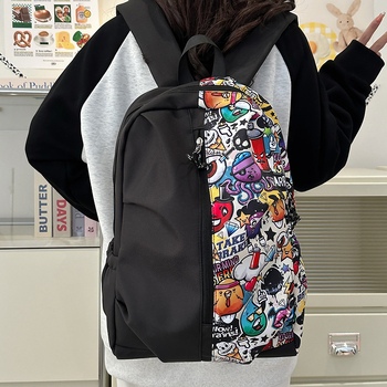 Nylon iskolatáska fiúknak, amerikai utcai graffiti-stílusú dizájn, több rekesz és laptoprekesz.