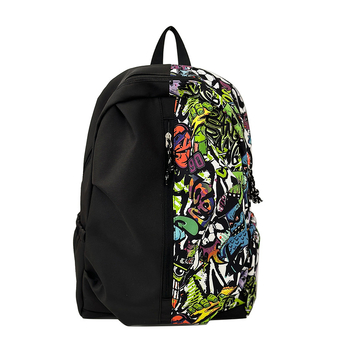 Nylon iskolatáska fiúknak, amerikai utcai graffiti-stílusú dizájn, több rekesz és laptoprekesz.