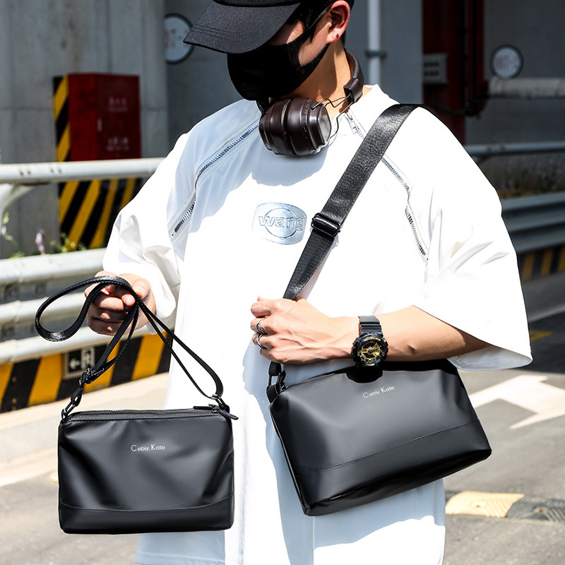 Geantă crossbody mică pentru bărbați, stil street, din nylon impermeabil, pentru utilizare zilnică și călătorii, încăpătoare pentru laptop de 8 inch