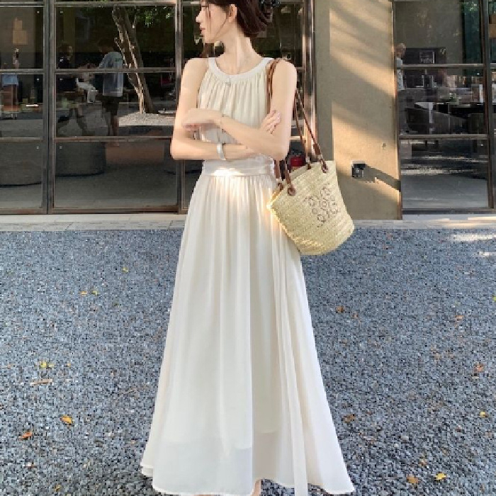 Chiffon anyagú halterneck ruha, kis méret, barack szín, ujjatlan, nyár, elegáns francia ihletésű stílus