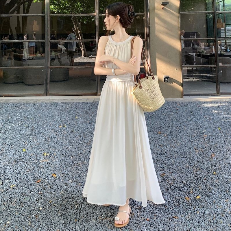 Chiffon anyagú halterneck ruha, kis méret, barack szín, ujjatlan, nyár, elegáns francia ihletésű stílus