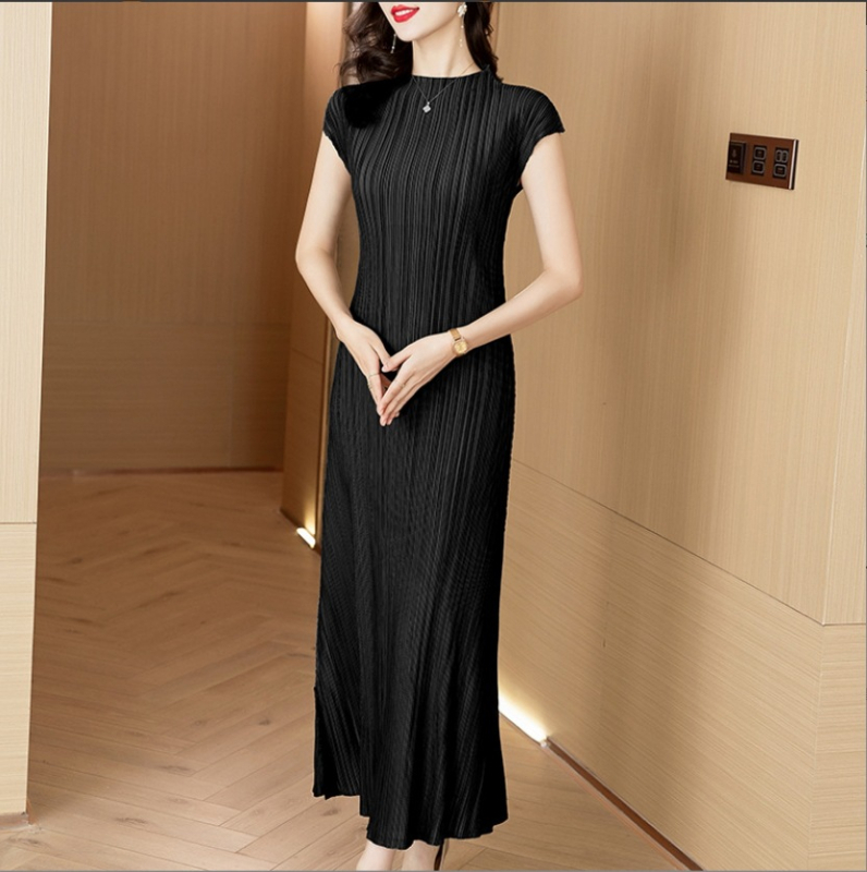Miyake plisírozott ruha, hosszú bodycon ruha félmagas galléval és minimalista dizájnnal