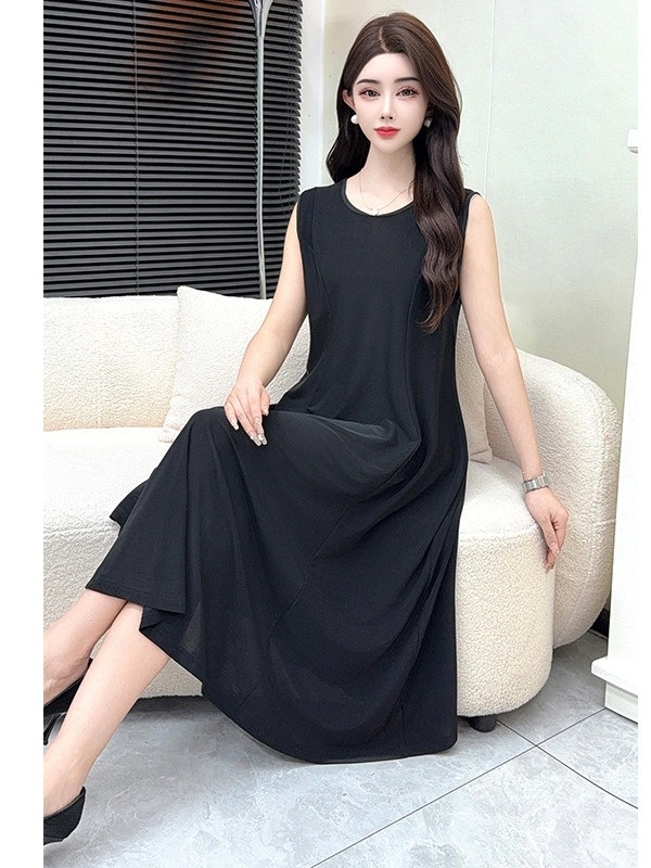 Elegáns nyári chiffon ruha magas derekú, ujj nélküli, kerek nyakú, fekete, pluszméret, karcsúsító hatású, A-vonal.