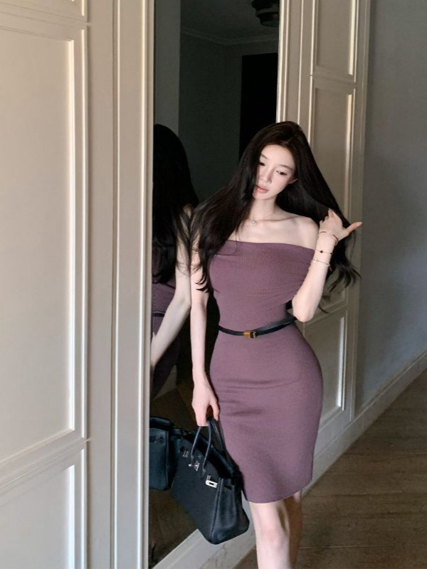 Lila egy vállú testhez simuló ruha, koreai ihletésű elegáns stílus