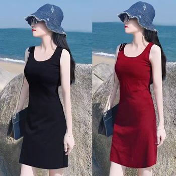 Plusz méretű középméretű nyári ujjatlan ruha, karcsúsító szabás, pántos camisole ruha, amely viselhető külső ruházatként