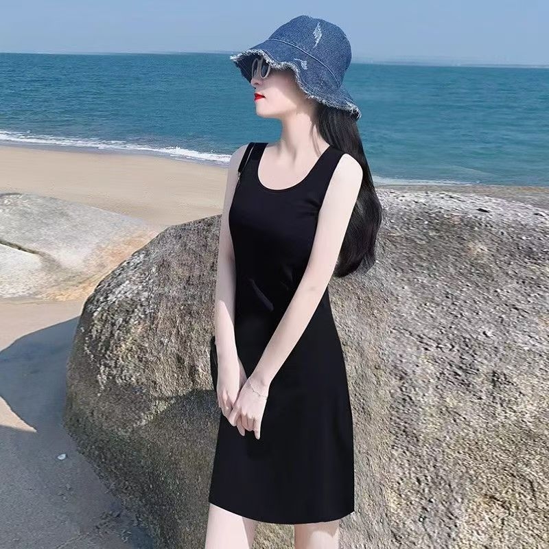 Plusz méretű középméretű nyári ujjatlan ruha, karcsúsító szabás, pántos camisole ruha, amely viselhető külső ruházatként