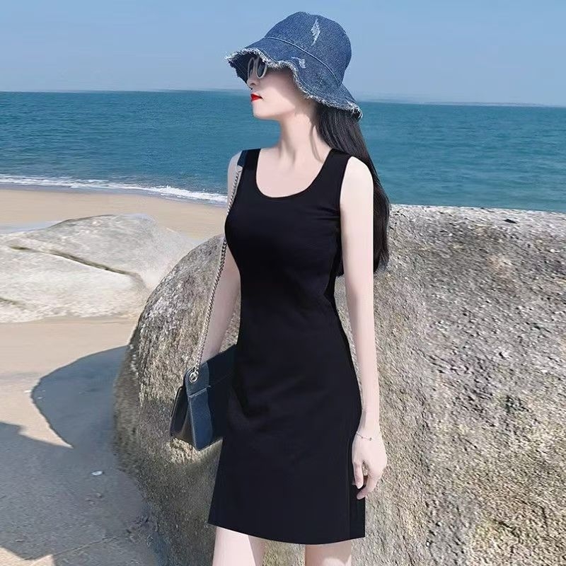 Plusz méretű középméretű nyári ujjatlan ruha, karcsúsító szabás, pántos camisole ruha, amely viselhető külső ruházatként