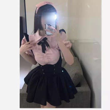 Crna haljina s bretele i naboranom volanom suknjom, kratka ljetna haljina, polo ovratnik, japansko-korejski casual stil