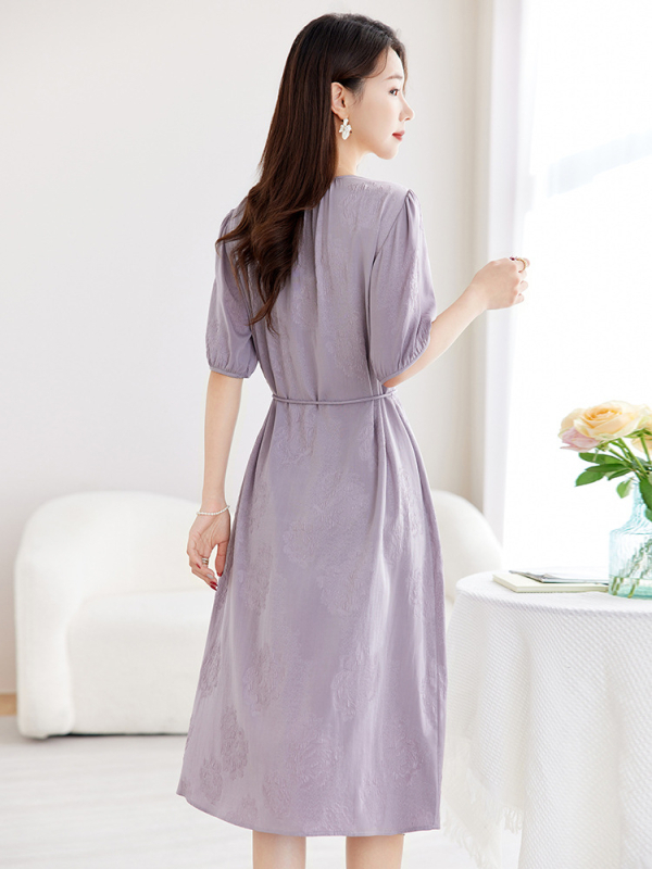 Mulberry selyem jacquard ruha kerek nyakkal, zsinórral, középméretű hossz
