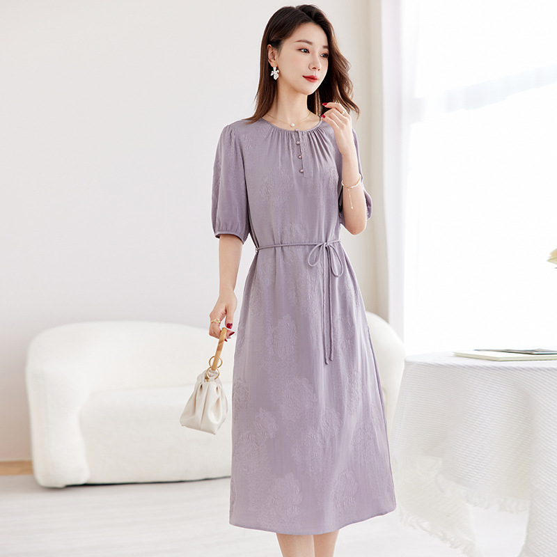 Mulberry selyem jacquard ruha kerek nyakkal, zsinórral, középméretű hossz