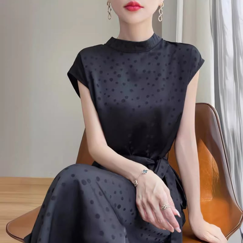 Új női szatén ruha, acetát anyagú, pöttyös mintával, vintage inspiráció, elegáns derék, hosszú ruha.