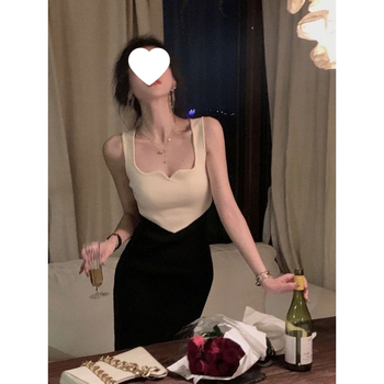 Sekszi patchwork kötött pántos ruha, egyedi tervezés, karcsú szabás, elegáns bodycon sziluett
