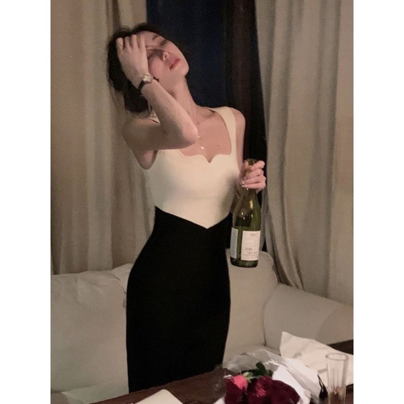 Sekszi patchwork kötött pántos ruha, egyedi tervezés, karcsú szabás, elegáns bodycon sziluett