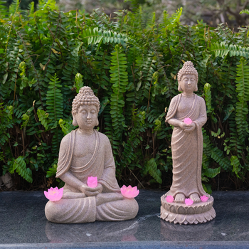 Zen kert Buddha szobor napelemes világítással, gyanta dekoráció